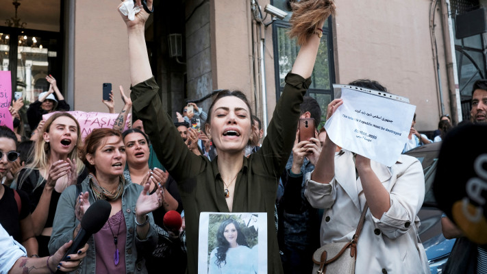 הפגנות על הרג הצעירה מהסא אמיני באיראן