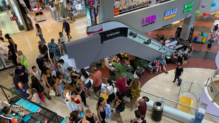 קניות לקראת החג בדיזנגוף סנטר