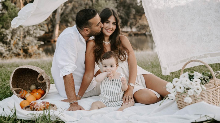 מאור אדרי, אשתו נאור, והבן ריף (צילום: נטלי דבש)