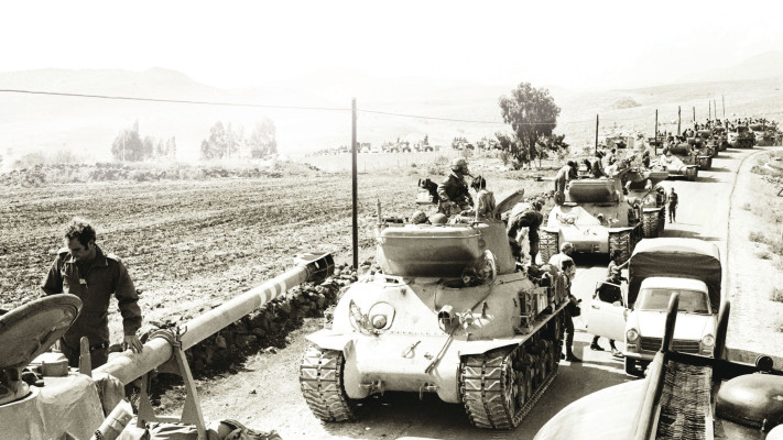 שיירת טנקים במלחמת יום כיפור (צילום: דוד רובינגר, לע''מ)