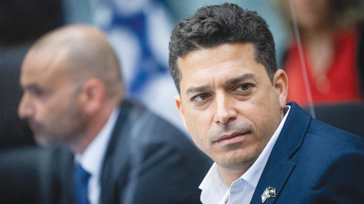 ההזמנה שעוררה סערה. עמיחי שיקלי 