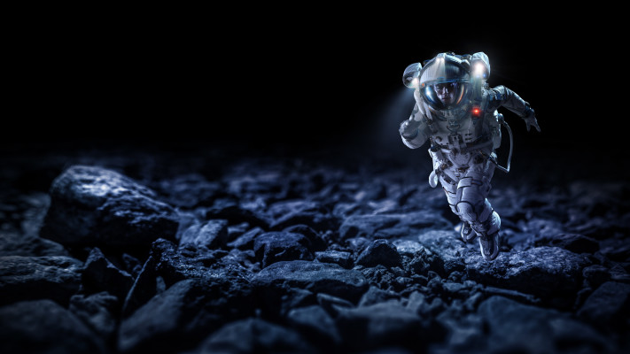 זה מה שיקרה לגוף האנושי ללא חליפת חלל בחלל