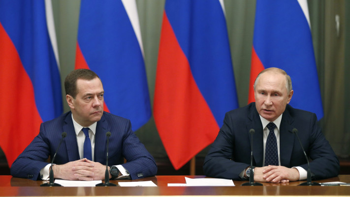 ולדימיר פוטין, דימטרי מדבדב  (צילום: Sputnik/Dmitry Astakhov/Pool via REUTERS)