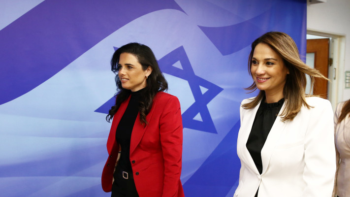 יפעת שאשא ביטון ואיילת שקד (צילום: אלכס קולומויסקי, פול)