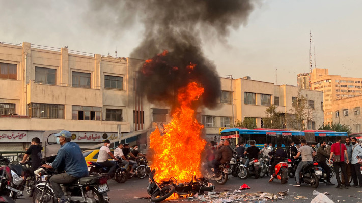 המחאה באיראן (צילום: AFP)