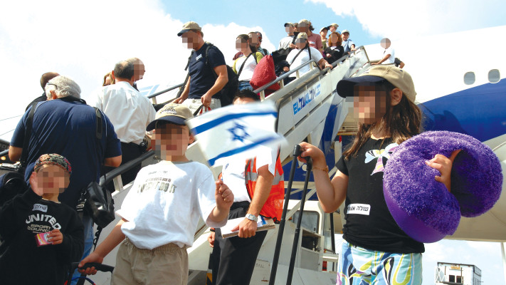 עולים חדשים בנתב''ג, ארכיון