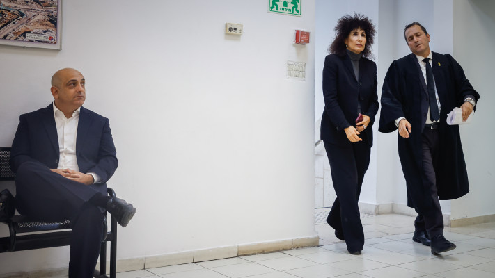 יפעת בן חי שגב ודוד שרן (משמאל), עדים במשפט נתניהו