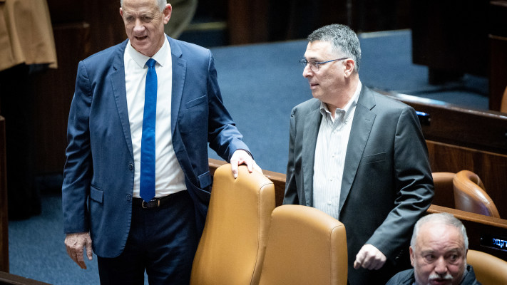 בני גנץ, גדעון סער