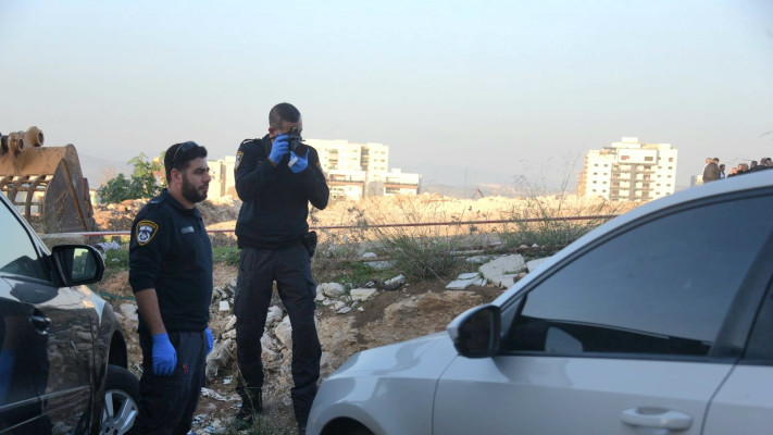 זירת הרצח בו נהרגו תושב נצרת בן 33 ובנו הפעוט (צילום: דוברות המשטרה)
