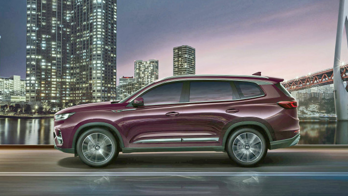 נוחתת באוסטריה. צ'רי