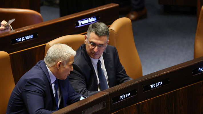 גדעון סער, יאיר לפיד (צילום: נועם מושקוביץ, דוברות הכנסת)