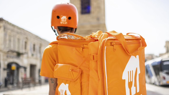 שליחים בכבישים