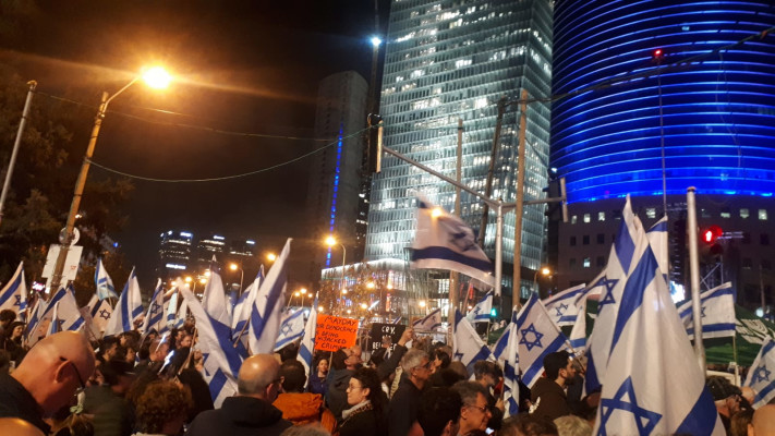 הפגנה נגד הרפורמה בצומת עזריאלי בתל אביב