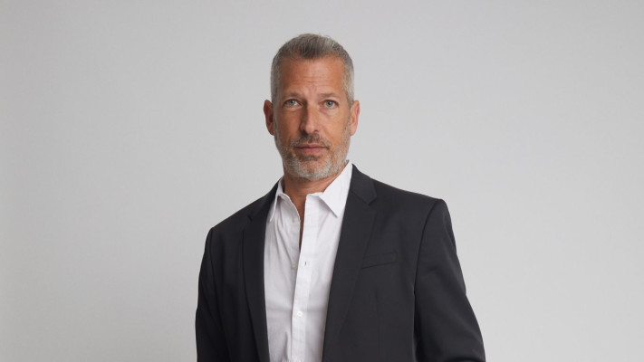 גיא שיקר (צילום: שלומי אלדו, ויז׳ואל ארט)