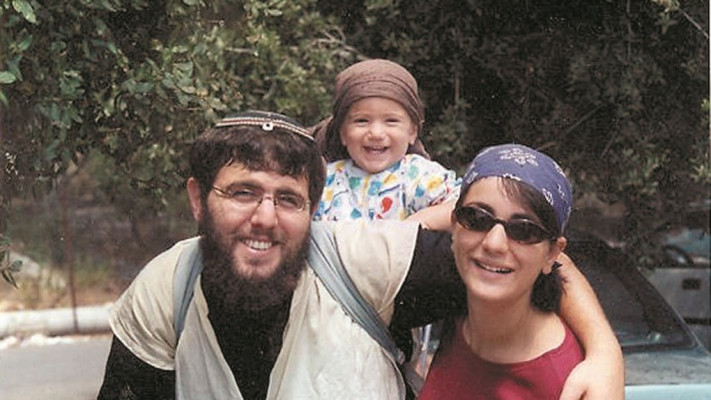 לימור הר-מלך עם בנה הפעוט ובעלה שלום הר-מלך (צילום: באדיבות המשפחה)