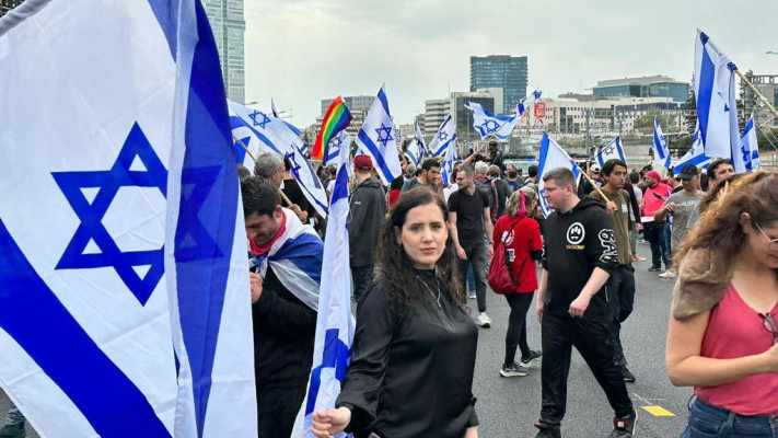 נעמה לזימי בהפגנה, ארכיון