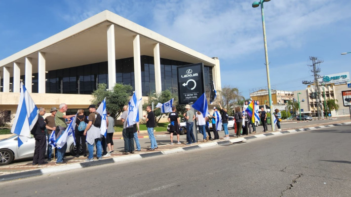 מחאה מול בית משפט השלום בפתח תקווה על מעצר מפגינים