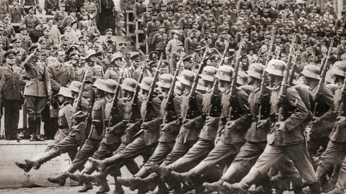 חיילים נאצים במצעד (צילום: רויטרס)