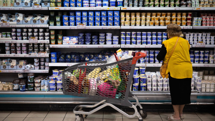 מדף מוצרי חלב בסופר