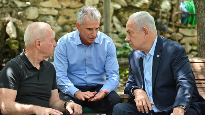 ראש הממשלה בנימין נתניהו, שר הביטחון יואב גלנט, וראש המוסד דוד ברנע (צילום: קובי גדעון, לע''מ)