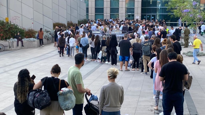 תורים לחידוש דרכונים בלשכת האוכלוסין בתל אביב