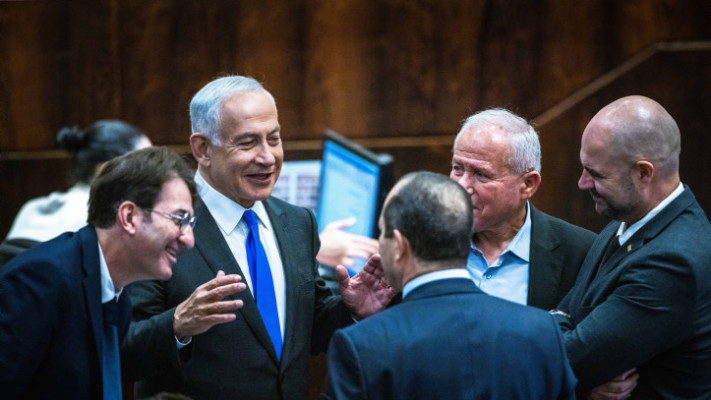 בנימין נתניהו וחברי סיעת הליכוד בכנסת. לא שמעו על פרגון (צילום: אוליבייה פיטוסי פלאש 90 )