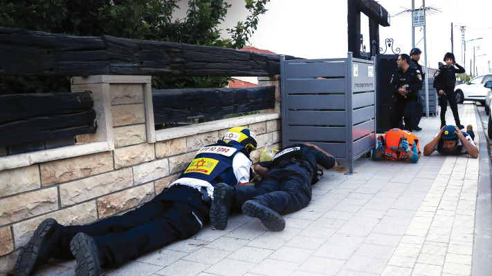 אזרחים מתגוננים מפני ירי רקטי