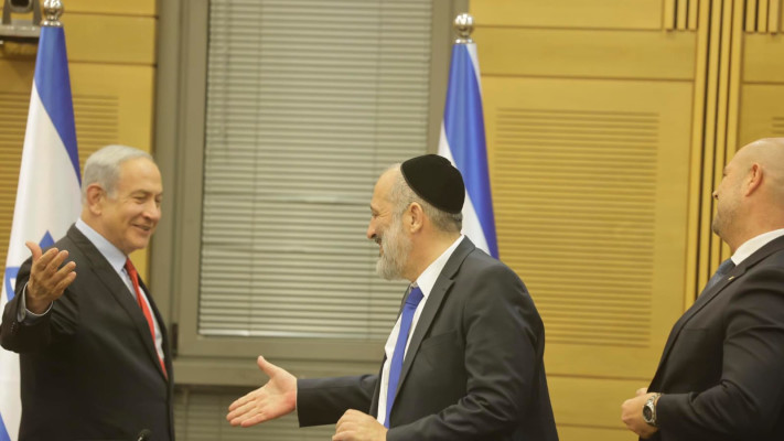 ראש הממשלה בנימין נתניהו ויו''ר ש''ס אריה דרעי (צילום: מארק ישראל סלם)