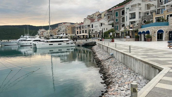 מפרץ לוסטיקה, מונטנגרו