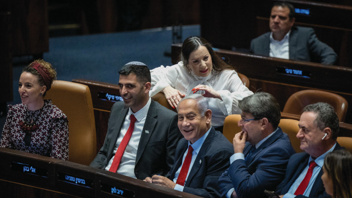 בנימין נתניהו וחבריו לקואליציה (צילום: יונתן זינדל פלאש 90)