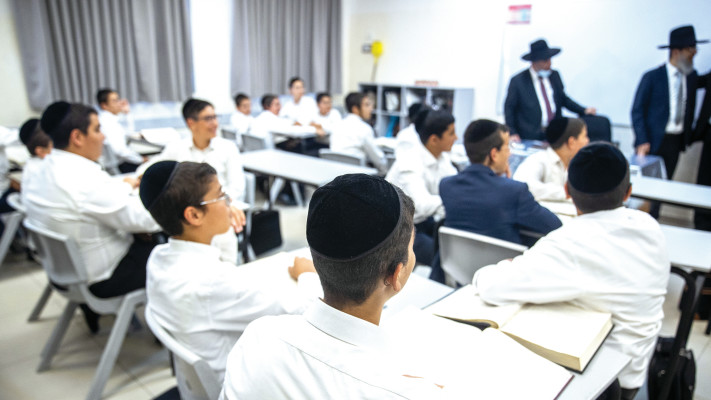 תלמידים בבית ספר חרדי בירושלים  (צילום: יונתן זינדל, פלאש 90)
