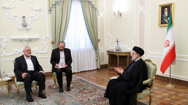 בכיר חמאס איסמעיל הנייה והמנהיג העליון של איראן עלי חמינאי (צילום: רויטרס)