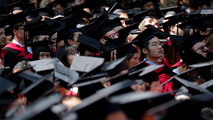 סטודנטים באוניברסיטת ''הרווארד'', למצולמים אין קשר לכתבה (צילום: REUTERS/Brian Snyder/File Photo)
