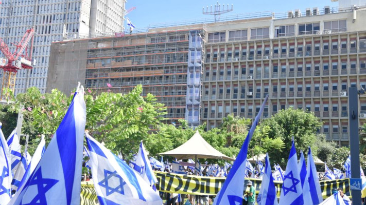\'\'רלוונטית גם מבחינת חברתי\'\'. מפגינים מול ההסתדרות והרבנות (צילום: אבשלום ששוני)