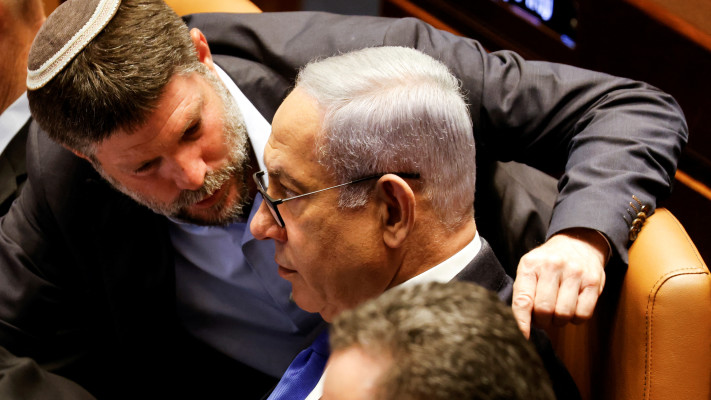 נתניהו וסמוטריץ' במליאת הכנסת  (צילום: REUTERS/Amir Cohen)