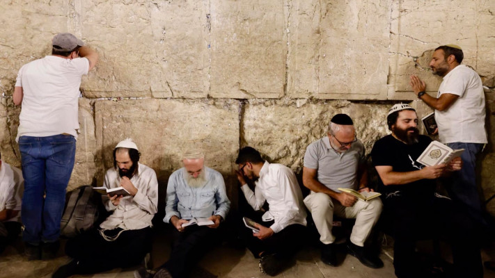 תפילת תשעה באב בכותל
