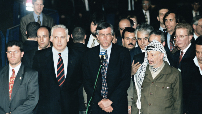 שנת 1997. חתימת הסכם חברון דניס רוס, ביבי נתניהו יאסר ערפת 