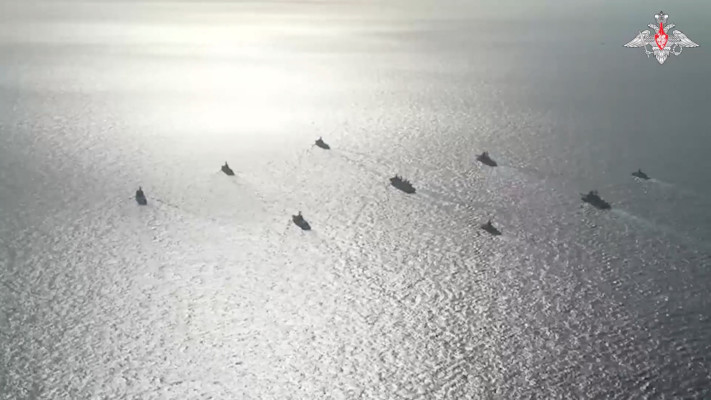 ספינות מלחמה רוסיות וסיניות ליד יפן