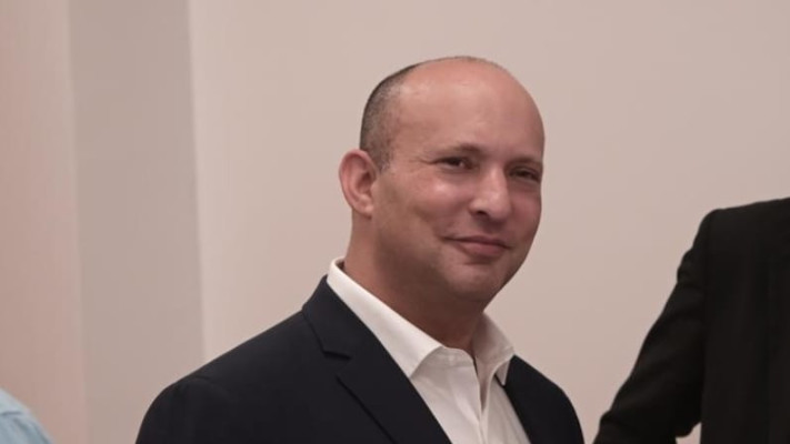 נפתלי בנט בבית המשפט (צילום: אבשלום ששוני)