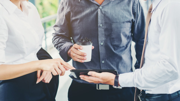 אנשים מדברים, אילוסטרציה