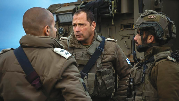 תאל נדב לוטן (במרכז) (צילום: באדיבות דו''צ)