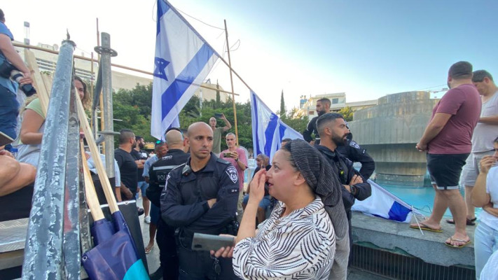 עימותים בין מפגינים למתפללים בכיכר דיזינגוף בת''א