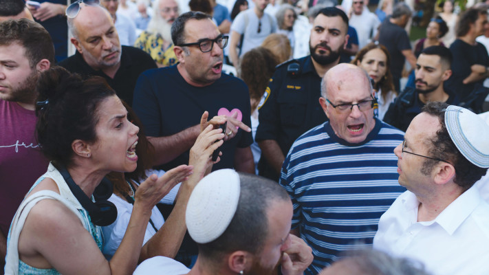 ישראל זעירא בכיכר ביום כיפור  (צילום: תומר נויברג, פלאש 90)