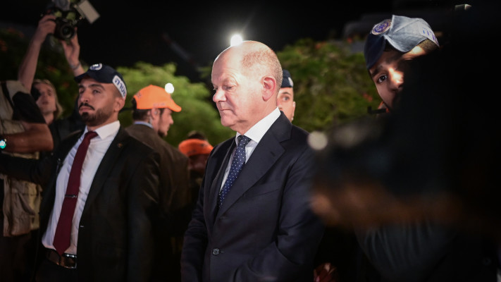 אולף שולץ בכיכר דיזינגוף