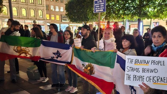 איראנים בהפגנת הזדהות עם ישראל באיטליה (צילום: שימוש לפי סעיף 27א')