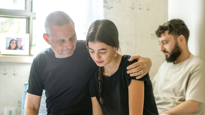 יזהר שי ובני משפחתו