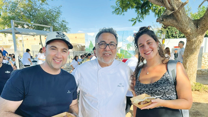 השף חיים כהן בעוטף עזה במהלך מלחמת חרבות ברזל