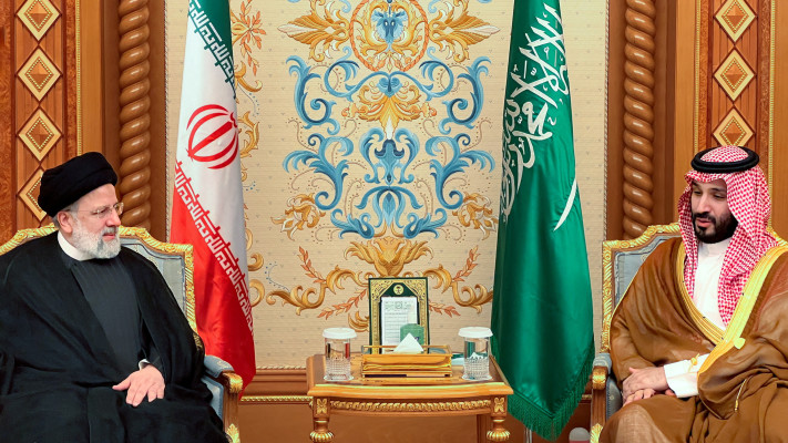 מוחמד בן סלמאן ונשיא איראן ראיסי (צילום: Iran's Presidency/WANA