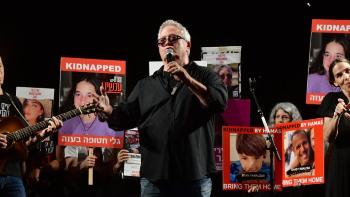 שלמה ארצי בעצרת החטופים