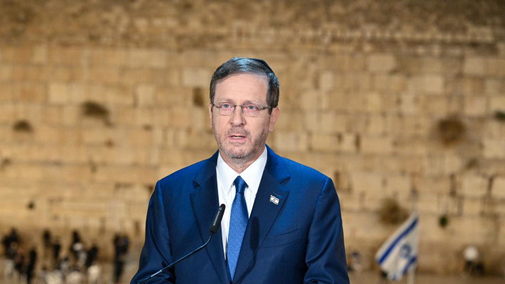 נשיא המדינה יצחק הרצוג בכותל (צילום: קובי גדעון לע''מ)